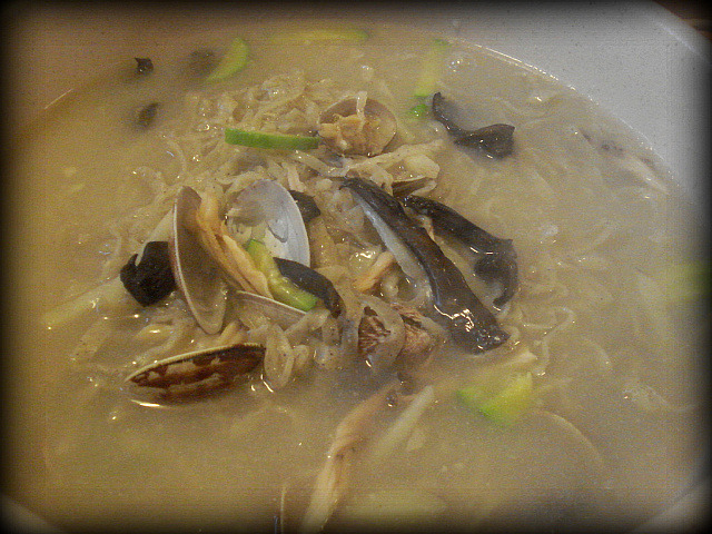 능이칼국수 이미지